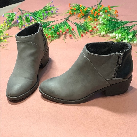 BC Footwear Charcoal Ankle Booties - Picture 1 of 1